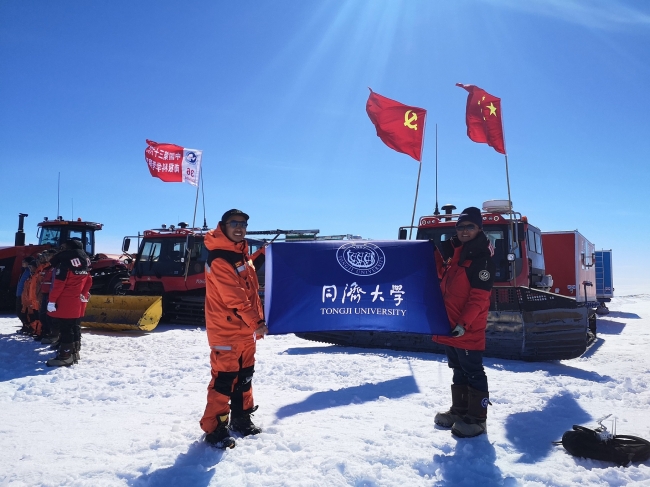 喬剛和郝彤在內陸隊出發前合影-同濟大學_20191210_125431