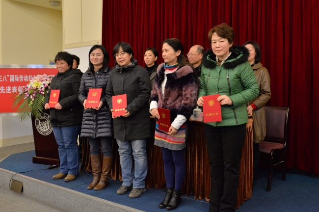 2013年度“同濟大學闔家齊飛模范家庭”獲得者王穗輝